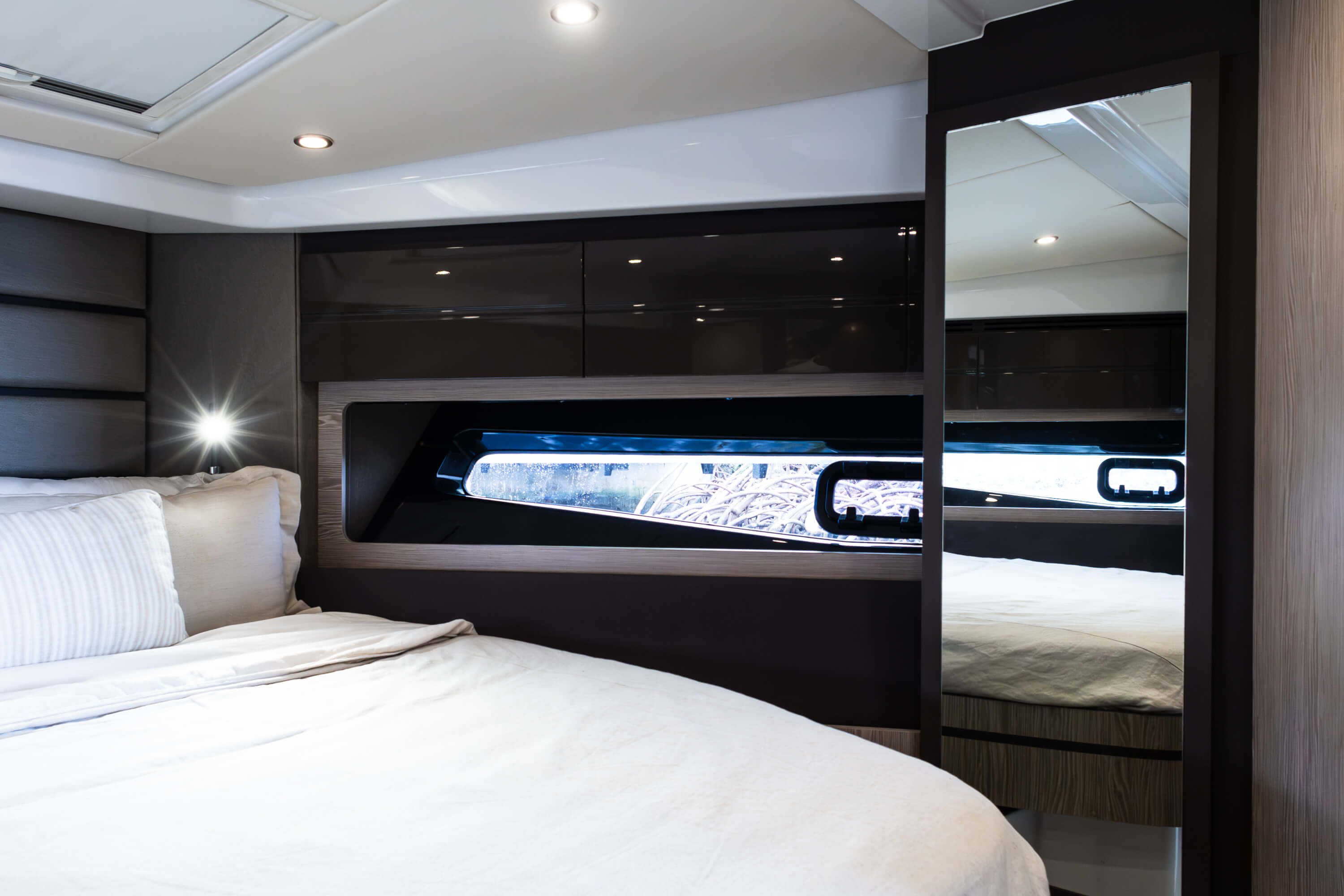 Yacht Photo 28